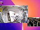 Zavírání vstupního poklopu do lodi Orion p�ed odletem posádky na misi Artemis II
