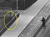 Žena chtěla ukončit život skokem do řeky, z ledové vody ji vytáhl strážník