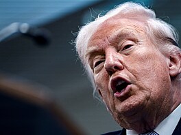 Americký prezident Donald Trump hovo�í s noviná�i v tiskovém sále Jamese...