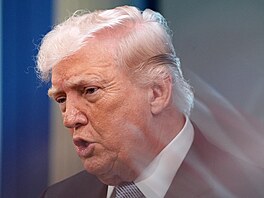 Americký prezident Donald Trump hovo�í s noviná�i v tiskovém sále Jamese...