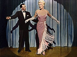 Úsp�ch jí vynesl i filmový muzikál Pal Joey, kde se objevila vedle Franka...