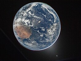 NASA zve�ejnila první snímky Zem� po�ízené posádkou mise Artemis II. (4. dubna...