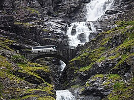 Cesta byla slavnostn� otev�ena v roce 1936 norským králem Haakonem VII. Dodnes...
