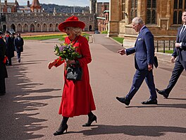 Královna Camilla a král Karel III. ve Windsoru cestou na velikono�ní bohoslu�bu...