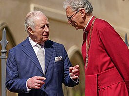 Král Karel III. a reverend Christopher Cocksworth ve Windsoru po velikono�ní...