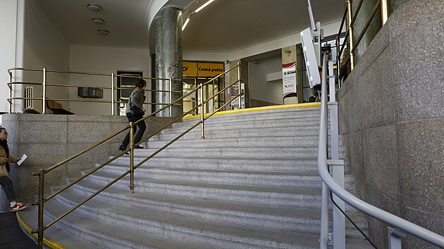 Detektivov� z N�rodn� centr�ly proti organizovan�mu zlo�inu od r�na zasahuj� na brn�nsk�m centr�ln�m stavebn�m ��ad�. Razie podle v�eho souvis� s dne�n�m zadr�en�m sedmi lid� kv�li podez�en� na neopr�vn�n� z�skanou dotaci na inova�n� centrum pro za��naj�c� v�deck� firmy a projekty. (8. dubna 2026)