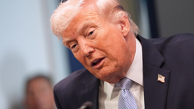 Americk� prezident Donald Trump hovo�� s novin��i v tiskov�m s�le Jamese Bradyho v B�l�m dom� ve Washingtonu. (6. dubna 2026)