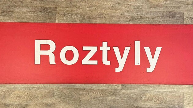 Pra�sk� dopravn� podnik prod�v� vy�azen� cedule z metra.