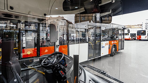 Prvn� j�zda trolejbusu na lince ��slo 52 na trase Na Kn�ec� - U Waltrovky. (1. dubna 2026)