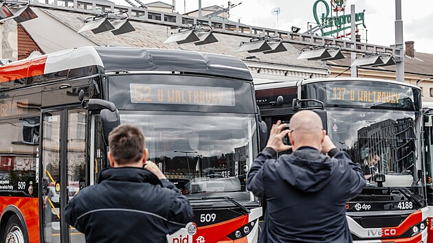 Prvn� j�zda trolejbusu na lince ��slo 52 na trase Na Kn�ec� - U Waltrovky. (1. dubna 2026)