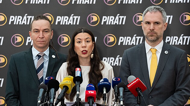 Tisková konference poslaneckého klubu Pirát� k vydání Andreje Babi�e a Tomia...