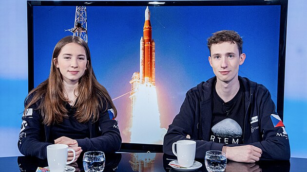 �e�t� studenti byli u startu mise Artemis. V Rozst�elu popsali ohlu�uj�c� v�buch