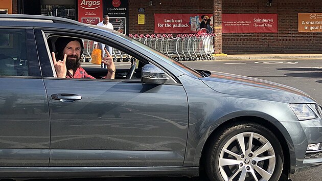 Je �ty�iadvac�t�ho dubna, a Gareth Wild pr�v� udolal svou prvn� sb�ratelskou...