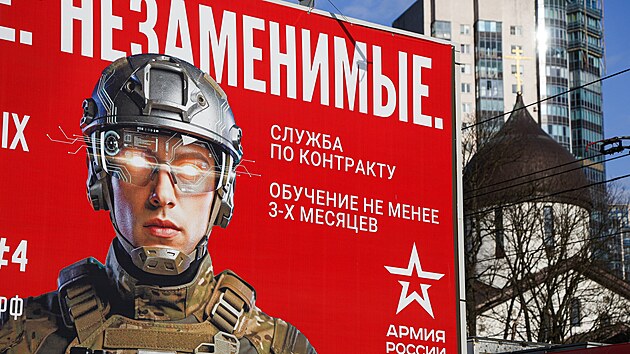 Na ulici v Petrohradu byla instalov�na venkovn� reklamn� konstrukce se sloganem �Nenahraditeln� a informacemi o n�boru do jednotek bezpilotn�ch syst�m� rusk�ch ozbrojen�ch sil. (27. b�ezna 2026)