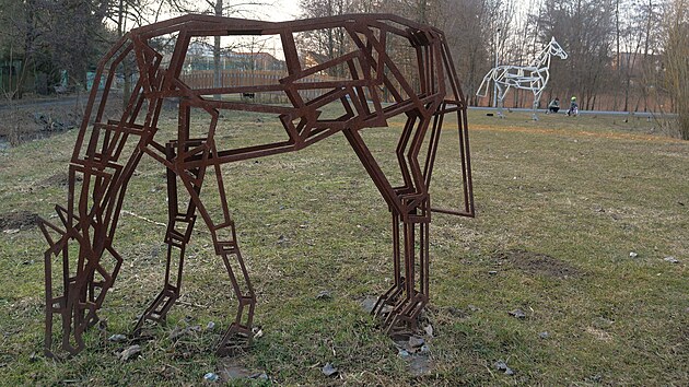 Lid� si odhlasovali, �e ve m�st� cht�j� ponechat sochu kon� s n�zvem Klid.