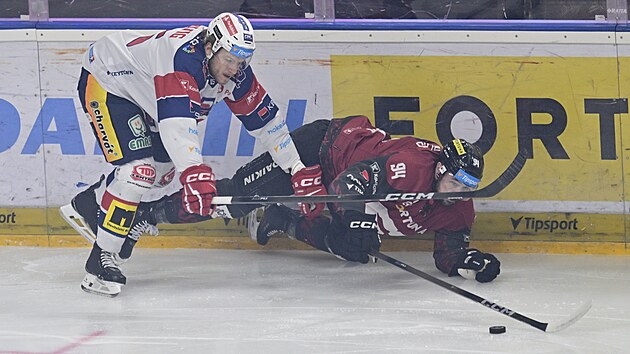 Spartalı taraftarlar maçtan sonra buza bardak attı