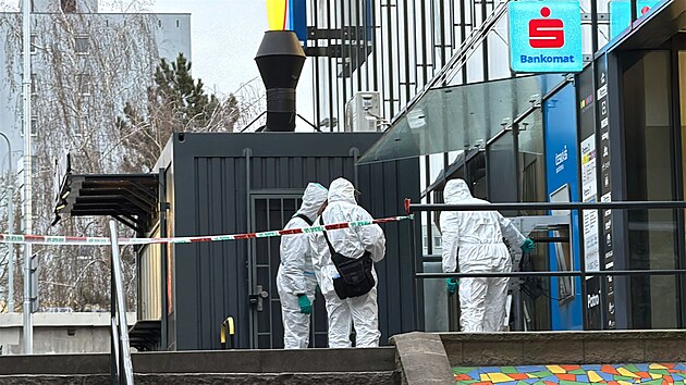 U pra�sk�ho Obchodn�ho centra Opatovsk� do�lo v sobotu r�no k v�buchu dvou bankomat�. Na m�st� zasahuje policie, v akci jsou tak� pyrotechnici. (4. dubna 2026)