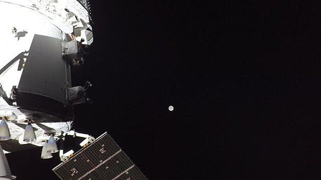 NASA zve�ejnila prvn� sn�mky Zem� po��zen� pos�dkou mise Artemis II. (4. dubna 2026)