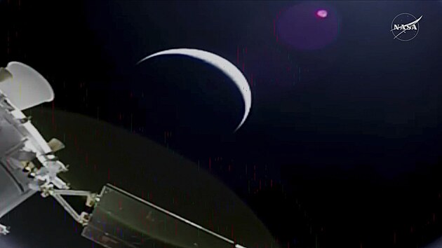 NASA zve�ejnila prvn� sn�mky Zem� po��zen� pos�dkou mise Artemis II. (4. dubna 2026)