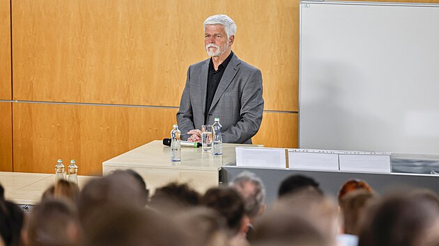 Prezident Petr Pavel p�i debat� se studenty v Brn� na Mendelov� univerzit�. (7. dubna 2026)