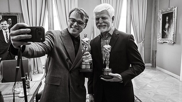 Prezident Petr Pavel se setkal s Pavlem Talankinem a dal��mi tv�rci oscarov�ho dokumentu Pan nikdo proti Putinovi. (2. dubna 2026)