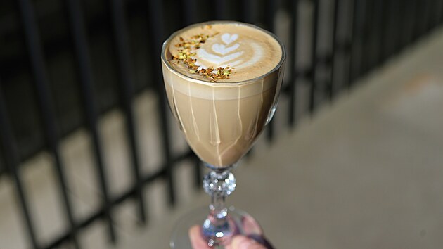 Zuzana Mad�rov� na autogrami�d� v Liberci, na kter� se pod�valo ob�erstven� inspirovan� obl�ben�mi chut�mi olympijsk� v�t�zky. (1. dubna 2026