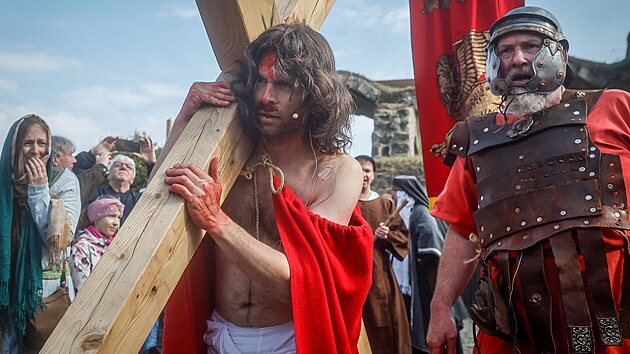 V �esk� L�p� si p�ipomn�li posledn� dny Je��e Krista. Toho u� po dev�t� ztv�rnil Jakub Neumayer. (3. dubna 2026)