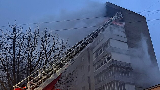 Rusové útočili na západě Ukrajiny. Drony poničily průmyslový areál v Lucku