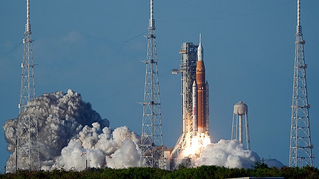 Florida za�ila start rakety Orion v r�mci mise Artemis II, kter� po 54 letech zavede lidskou pos�dku k M�s�ci (2. dubna 2026)