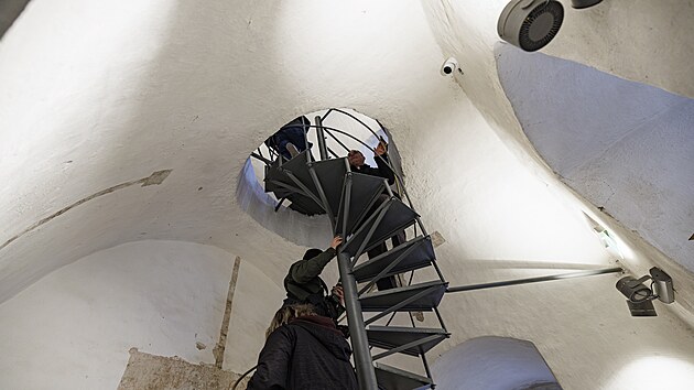 Ve Znojm� se po �ty�let� oprav� znovu otev�ela ve�ejnosti radni�n� v�. Dostupn� bude cel� rok a krom� v�hled� l�k� tak� na novou expozici. (1. dubna 2026)