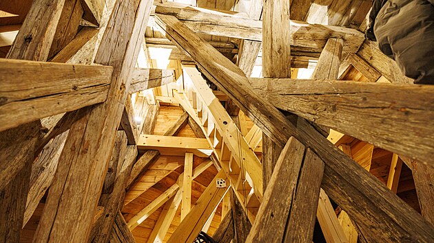 Ve Znojm� se po �ty�let� oprav� znovu otev�ela ve�ejnosti radni�n� v�. Dostupn� bude cel� rok a krom� v�hled� l�k� tak� na novou expozici. (1. dubna 2026)