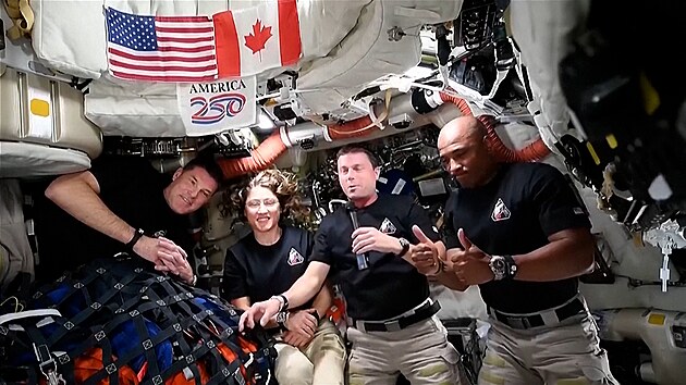 �Zapsali jste se do historie,� �ekl Trump pos�dce Artemis II