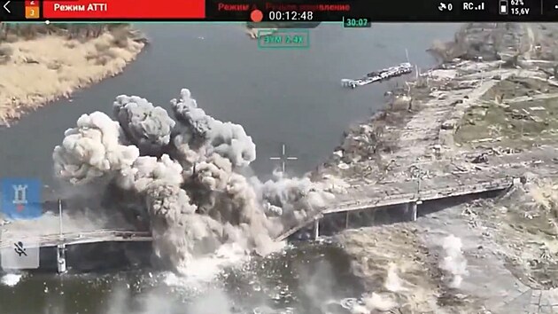 Ukrajinci poprvé zni�ili most pomocí dron�