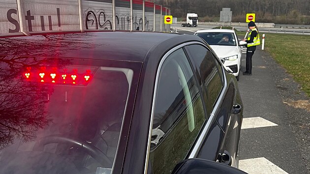 Policist� o Velikonoc�ch zv��ili dohled nejen nad silni�n�m provozem. (4. dubna 2026)