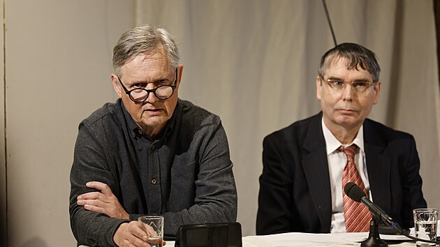 V Brn� byl p�edstaven vznik spolku s n�zvem Odborn� spole�nost lidsk�ch pr�v v biomedic�n�. Jej�mi zakladateli jsou zleva p��rodov�dec a imunolog Karel Drbal, imunolog Vojt�ch Thon. Nov� platforma je zam��en� na ochranu z�kladn�ch lidsk�ch pr�v a bioetick�ch princip� v medic�n� i v�zkumu. (1. dubna 2026)