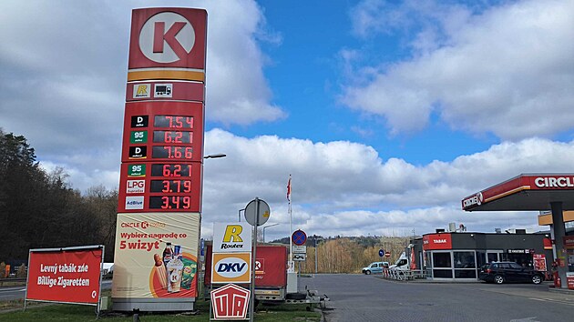 Polsk� benzinka Circle K ve S�on�m u Kudowy-Zdr�j na hranici s N�chodem