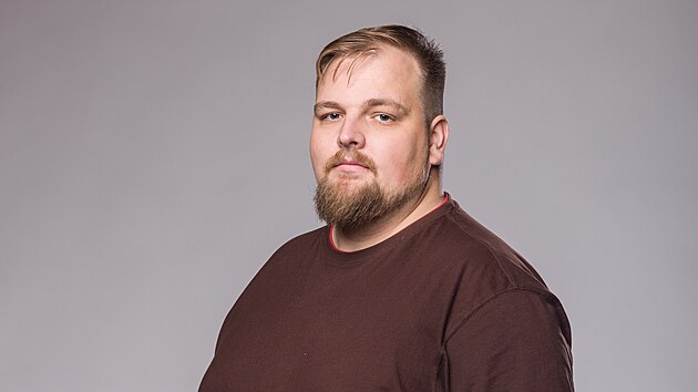 P�ed prom�nou tr�vil Mat�j v�t�inu voln�ho �asu zav�en� doma.