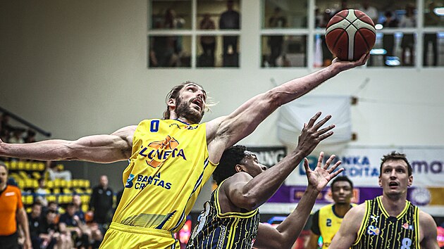 Adam Pech��ek z �st� nad Labem zakon�uje na opavsk� ko�.