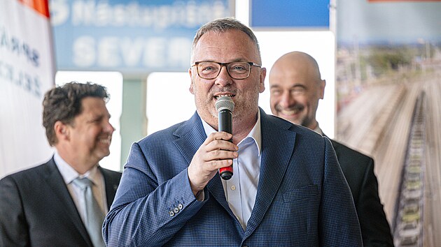 Ministr dopravy Ivan Bedn�rik (za SPD) hovo�� p�i zah�jen� modernizace �elezni�n� stanice Hradec Kr�lov�. (7. dubna 2026)