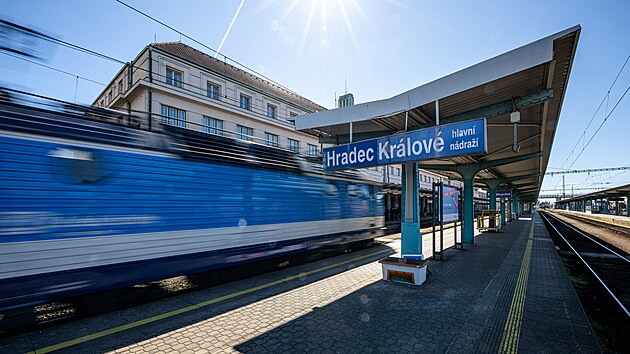 V �elezni�n� stanici Hradec Kr�lov� - hlavn� n�dra�� byla ofici�ln� zah�jena p�estavba. (7. dubna 2026)