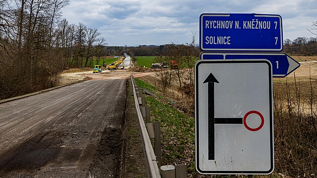 Stavba nov�ho kruhov�ho objezdu za �astolovicemi sm�rem na Rychnov nad Kn�nou (20. b�ezna 2026)