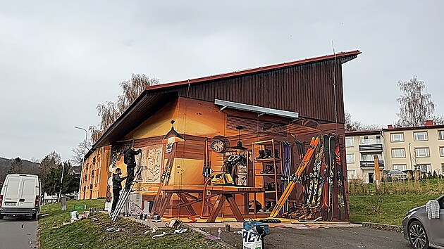 Trafostanice v �elezn� Rud� se pod rukama sprejer� prom�nila v p�j�ovnu ly��.