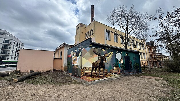 Jedna z vymalovan�ch trafostanic v Plzni na Doubravce (1. dubna 2026)