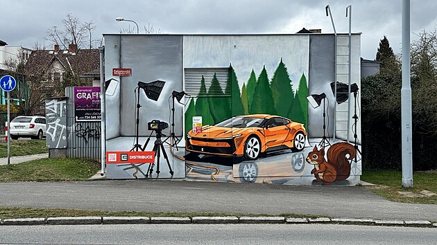 V Plze�sk�m kraji bude celkem 30 pomalovan�ch trafostanic. Tato stoj� v Plzni na Doubravce. (1. dubna 2026)