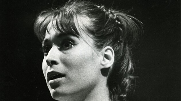 Monika �v�bov� na archivn�m sn�mku z p�edstaven� Romeo a Julie z roku 1970