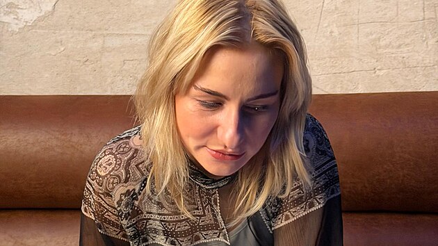 Zdislava Pokorn� p�i nat��en� kampan� Hejt nen� n�zor