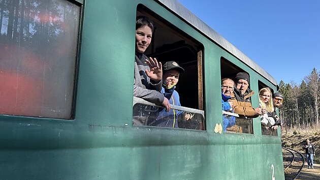 Velk� p�tek byl i velk�m dnem pro jind�ichohradeckou �zkokolejku. Pr�v� v tento velikono�n� sv�tek se na ni toti� vr�til pravideln� provoz. (3. dubna 2026)