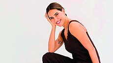 Pohodlné py�amo s krajkou ve výst�ihu a kalhotami s vysokým pasem a �irokými...