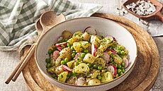 Jarní bramborový salát s medv�dím �esnekem