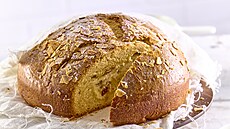 Mazanec pln�ný tvarohem a kandovaným ovocem